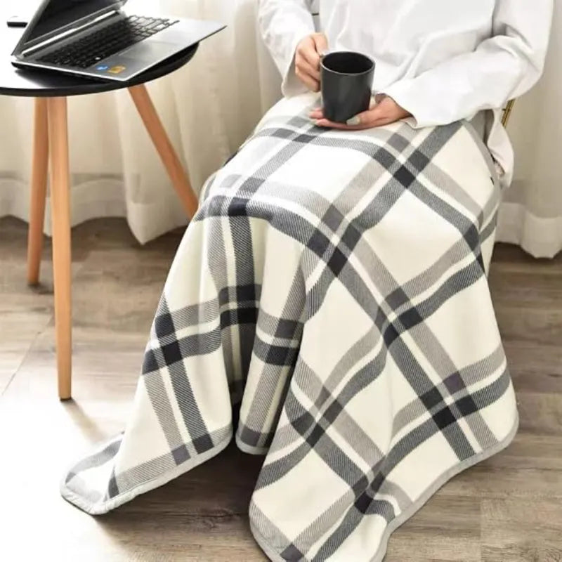 Kuscheldecke mit Knöpfen – warm eingehüllt im Büro, auf dem Sofa und unterwegs