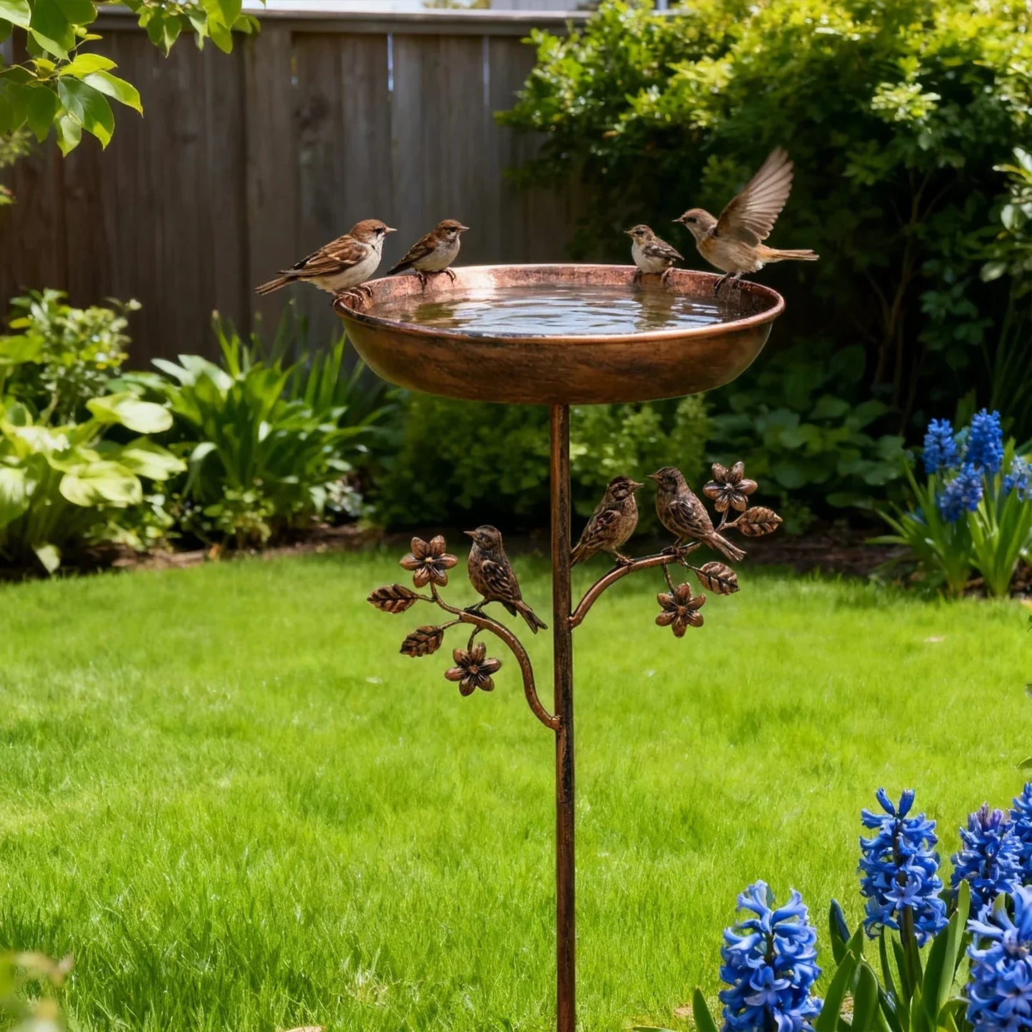 Gartenvogeltränke mit Deko-Schale und stabilem Spieß | Voglia