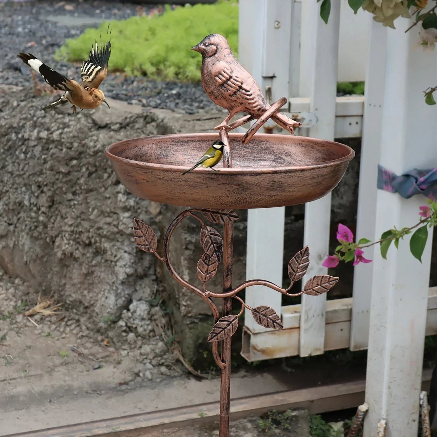 Gartenvogeltränke mit Deko-Schale und stabilem Spieß | Voglia