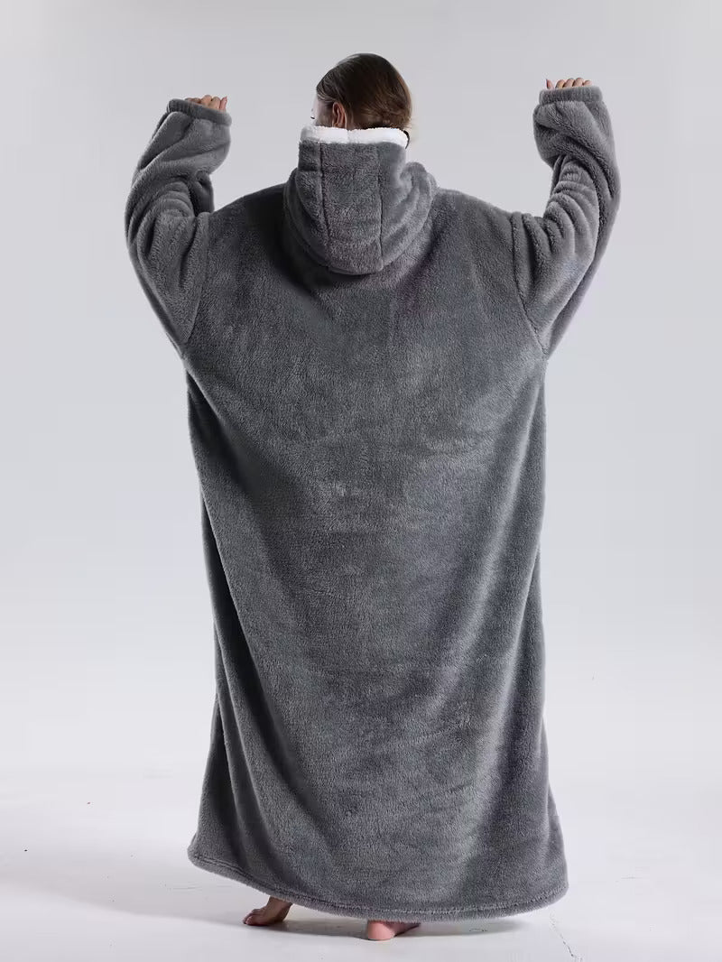 Oversized Hoodie Decke mit Kapuze | WärmeHood – image 2